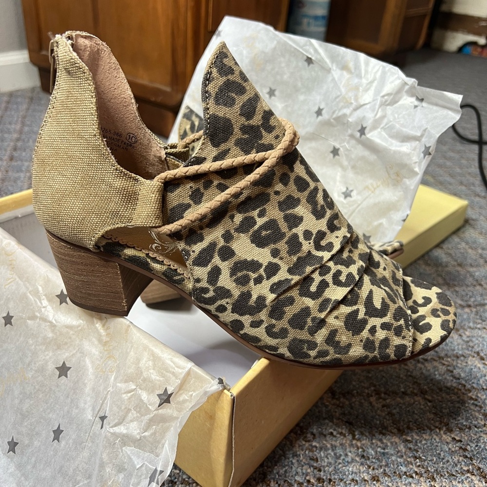 NEW IN BOX HEELS